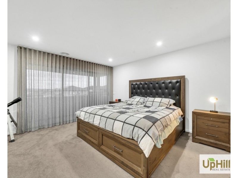 43 Newgrange Boulevard, Clyde North VIC 3978