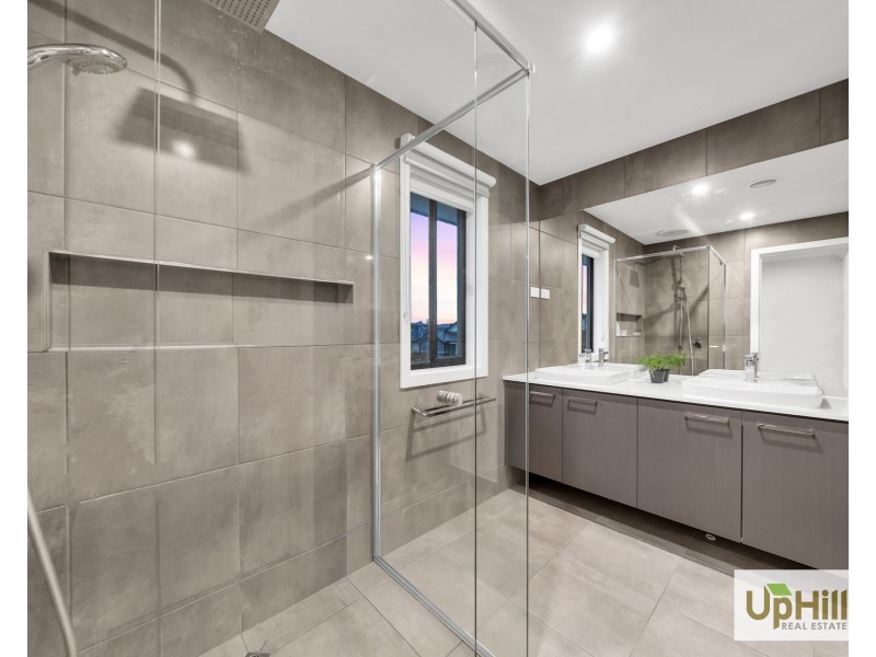 43 Newgrange Boulevard, Clyde North VIC 3978