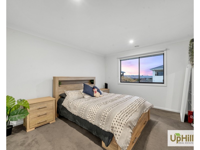 43 Newgrange Boulevard, Clyde North VIC 3978