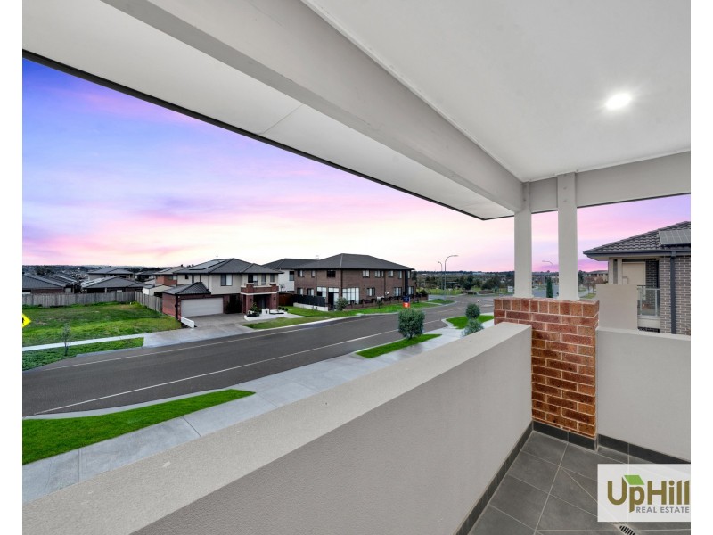 43 Newgrange Boulevard, Clyde North VIC 3978
