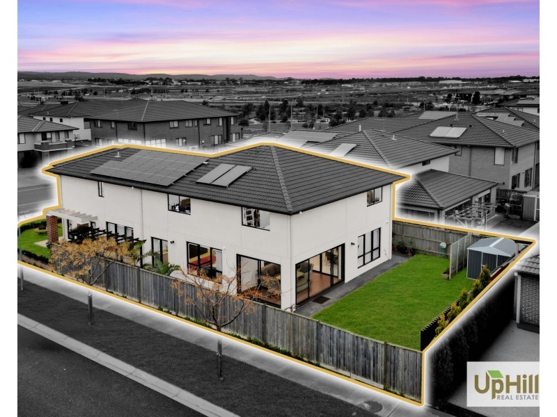 43 Newgrange Boulevard, Clyde North VIC 3978