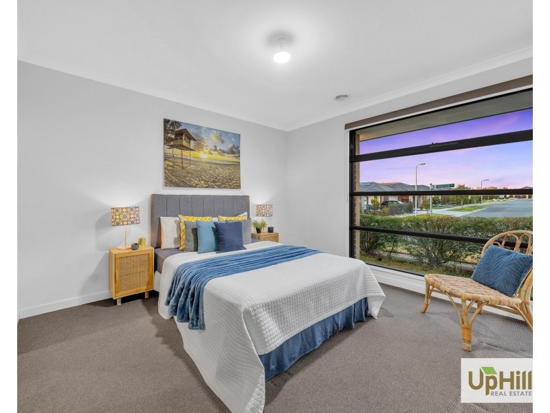 51 Moxham Drive, Clyde North VIC 3978