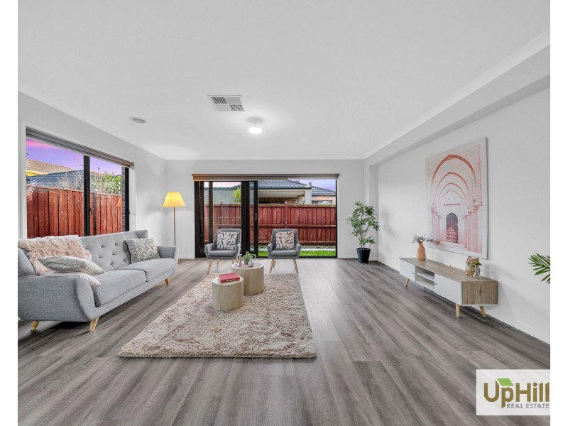 51 Moxham Drive, Clyde North VIC 3978