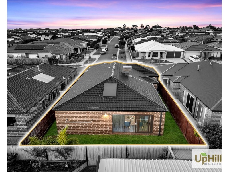 51 Moxham Drive, Clyde North VIC 3978