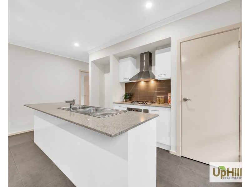 21 Elwick Drive, Clyde North VIC 3978