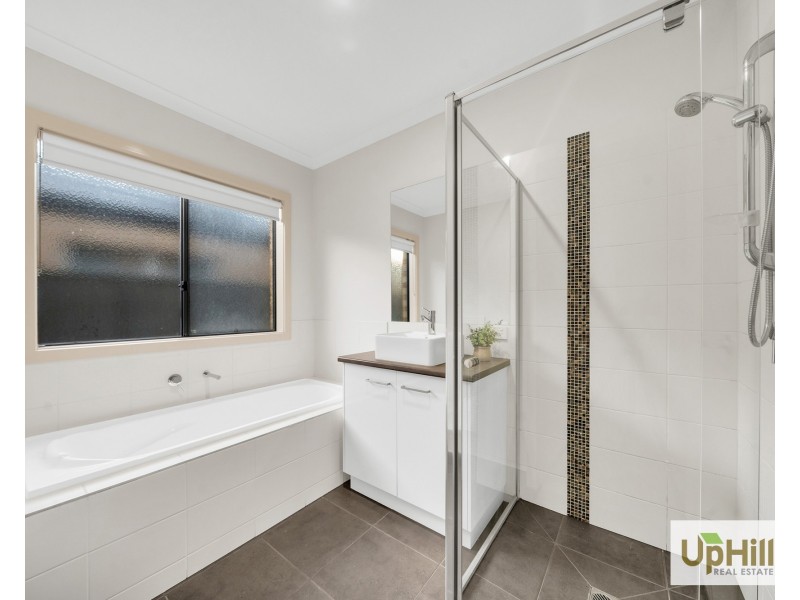 21 Elwick Drive, Clyde North VIC 3978