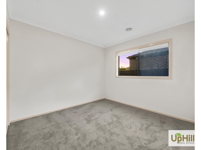 21 Elwick Drive, Clyde North VIC 3978