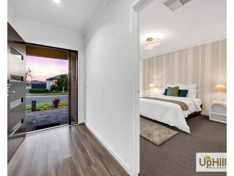 34 Compton Way, Clyde North VIC 3978