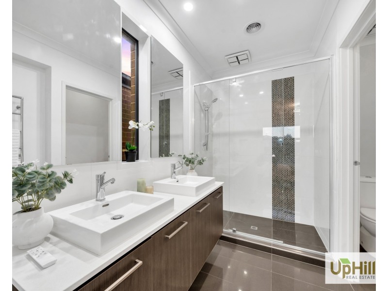 34 Compton Way, Clyde North VIC 3978