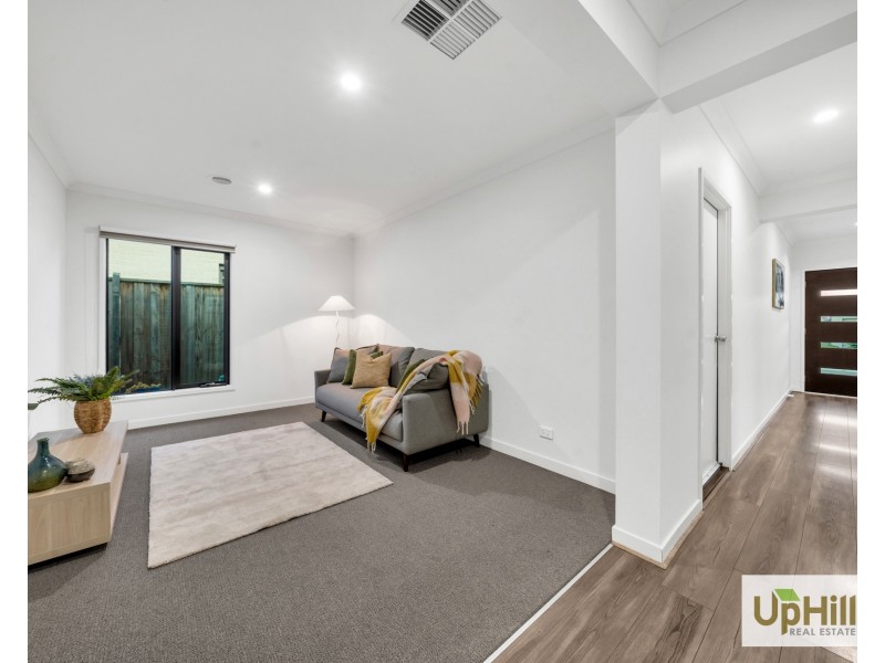 34 Compton Way, Clyde North VIC 3978