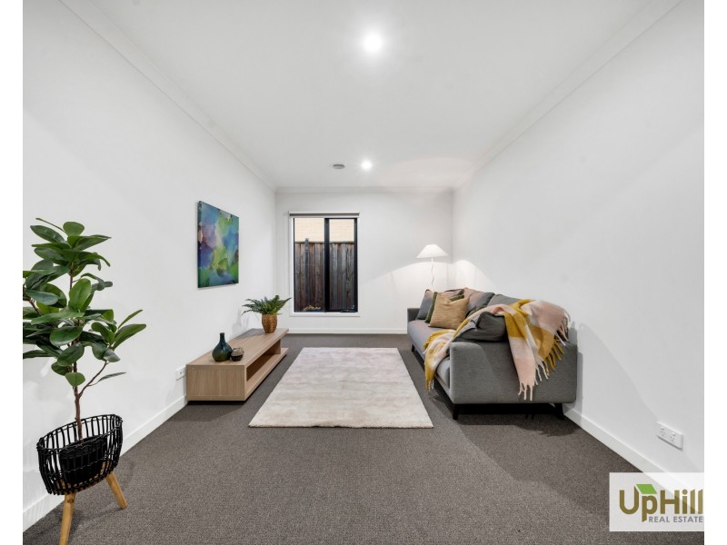 34 Compton Way, Clyde North VIC 3978