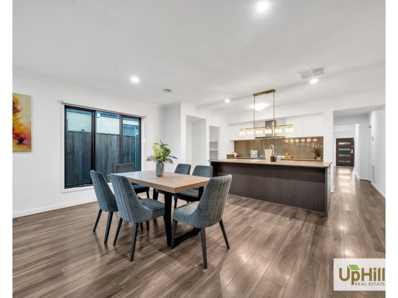 34 Compton Way, Clyde North VIC 3978
