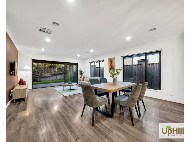 34 Compton Way, Clyde North VIC 3978