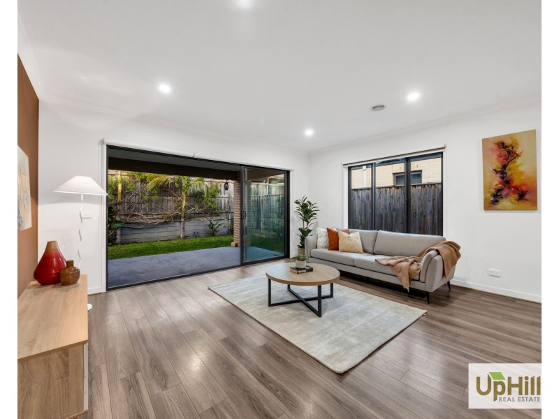 34 Compton Way, Clyde North VIC 3978