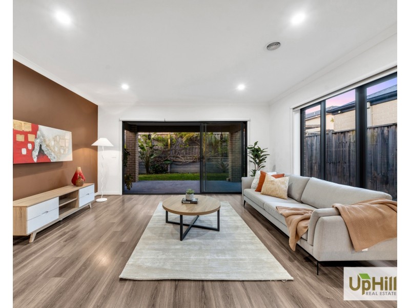 34 Compton Way, Clyde North VIC 3978