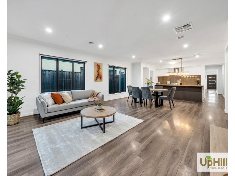 34 Compton Way, Clyde North VIC 3978