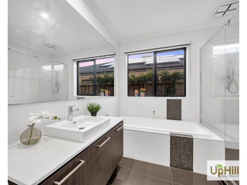 34 Compton Way, Clyde North VIC 3978