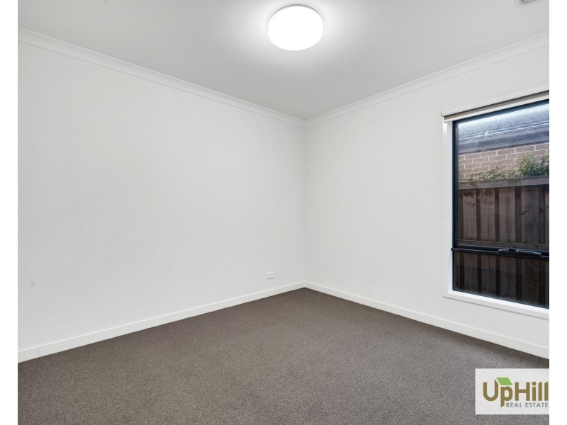 34 Compton Way, Clyde North VIC 3978
