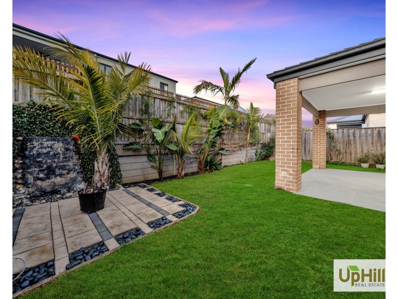 34 Compton Way, Clyde North VIC 3978