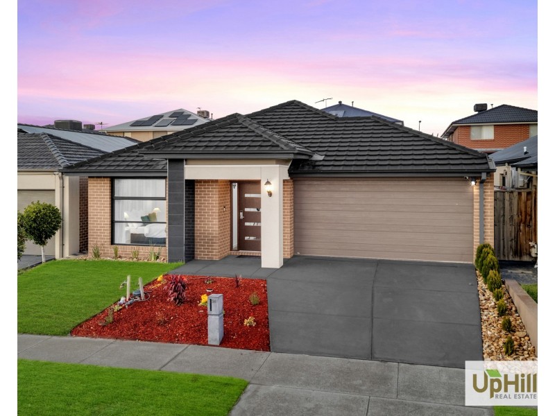 34 Compton Way, Clyde North VIC 3978