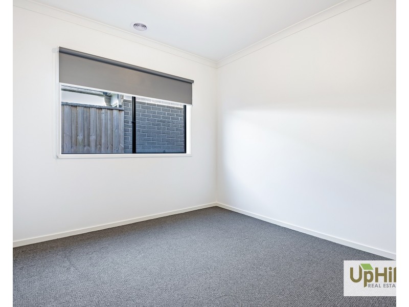 3 Ironstone Street, Cranbourne East VIC 3977