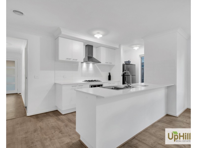 3 Glow Way, Clyde North VIC 3978