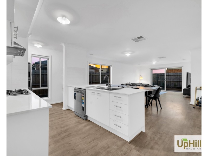 3 Glow Way, Clyde North VIC 3978