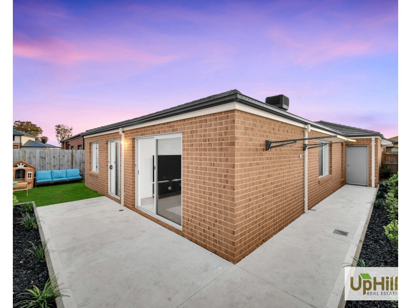 3 Glow Way, Clyde North VIC 3978