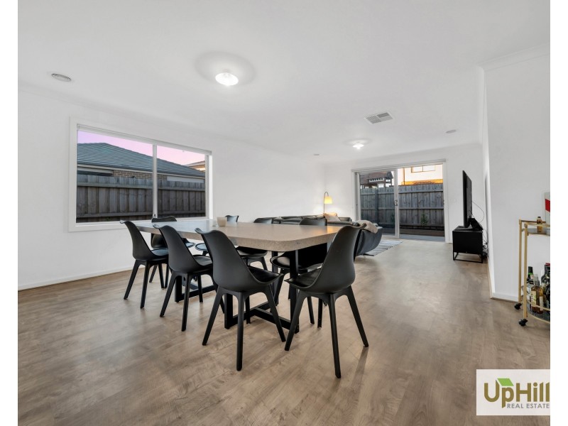 3 Glow Way, Clyde North VIC 3978