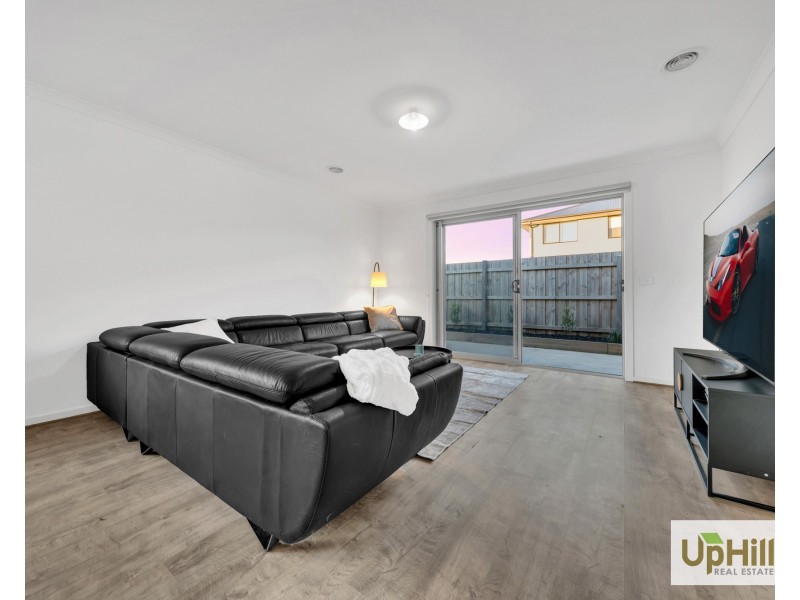 3 Glow Way, Clyde North VIC 3978