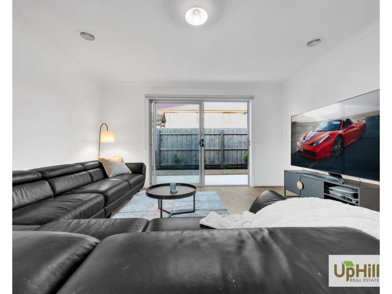 3 Glow Way, Clyde North VIC 3978