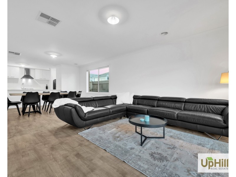 3 Glow Way, Clyde North VIC 3978