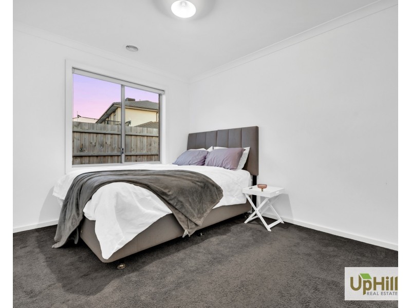 3 Glow Way, Clyde North VIC 3978