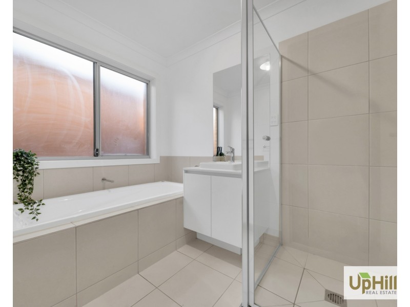 3 Glow Way, Clyde North VIC 3978