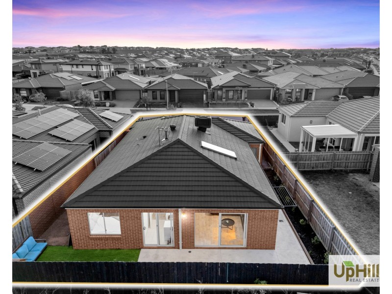 3 Glow Way, Clyde North VIC 3978