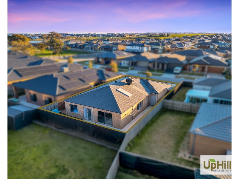 3 Glow Way, Clyde North VIC 3978