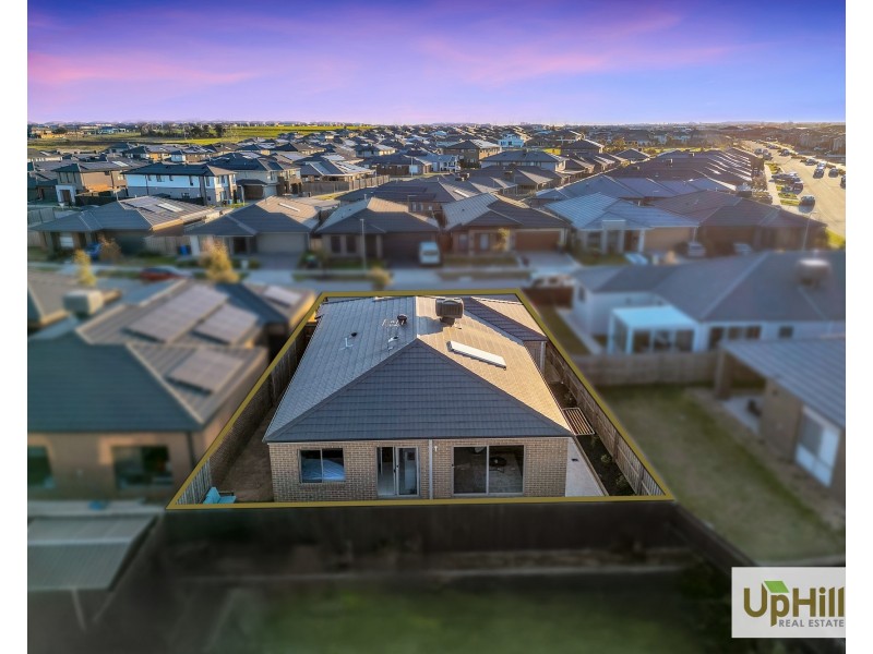3 Glow Way, Clyde North VIC 3978