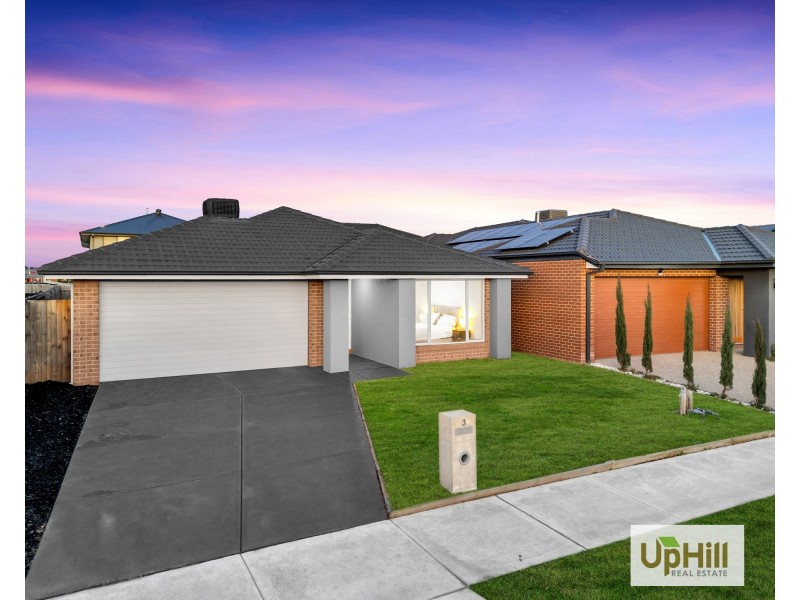 3 Glow Way, Clyde North VIC 3978