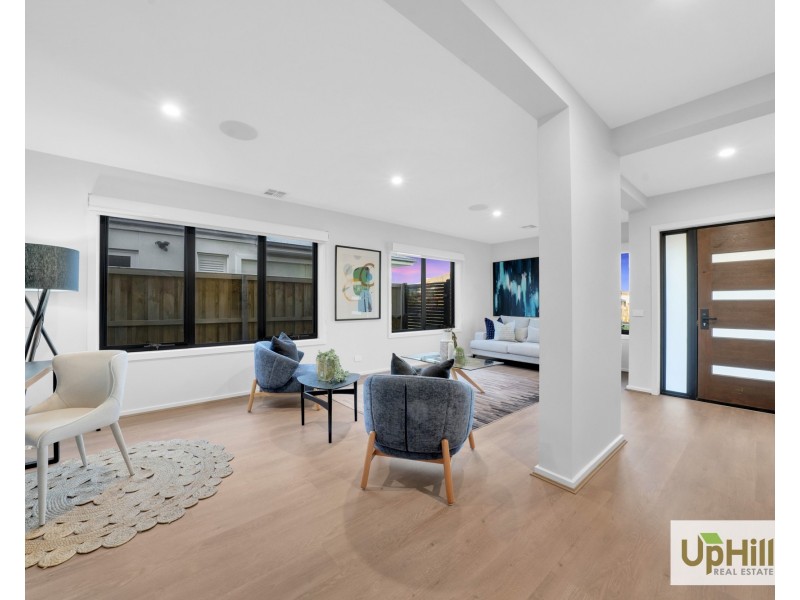 15 Burnbank Parade, Clyde North VIC 3978