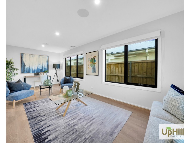 15 Burnbank Parade, Clyde North VIC 3978