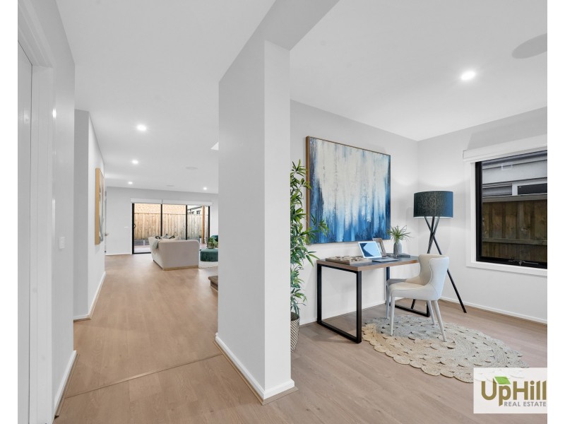 15 Burnbank Parade, Clyde North VIC 3978