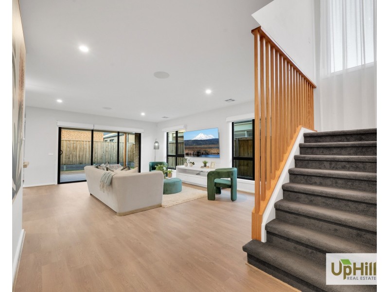 15 Burnbank Parade, Clyde North VIC 3978