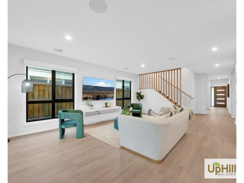 15 Burnbank Parade, Clyde North VIC 3978