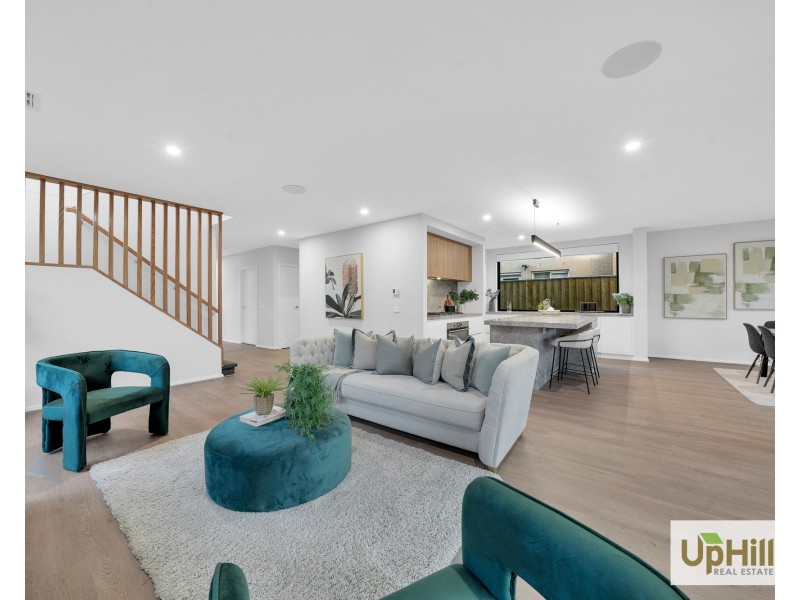 15 Burnbank Parade, Clyde North VIC 3978