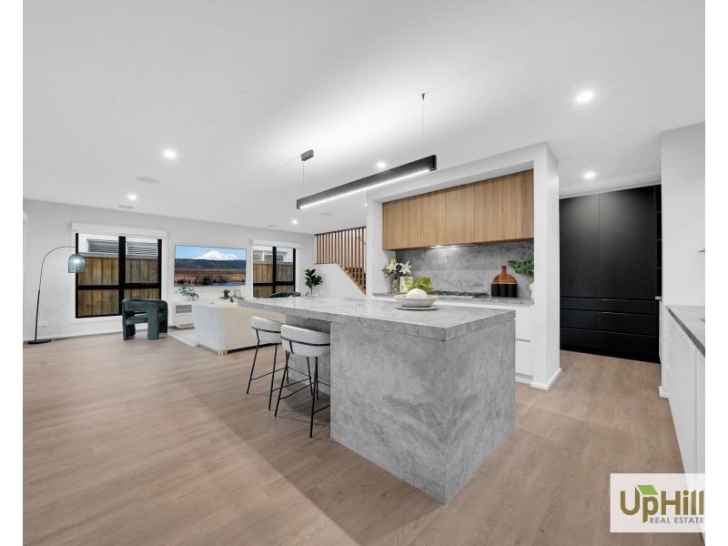 15 Burnbank Parade, Clyde North VIC 3978