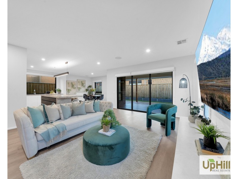 15 Burnbank Parade, Clyde North VIC 3978