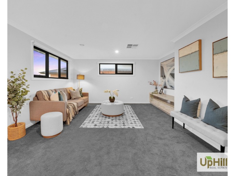 15 Burnbank Parade, Clyde North VIC 3978