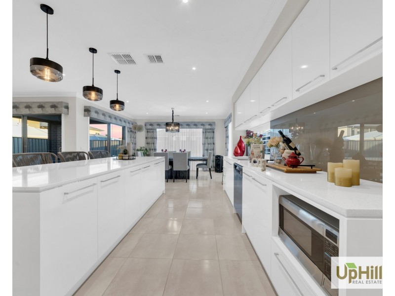 20 Lonarto Avenue, Clyde North VIC 3978