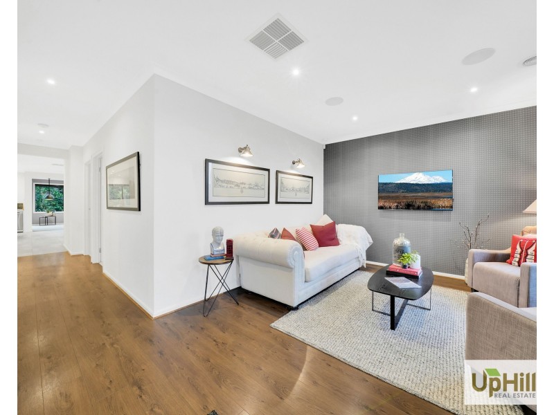 6 Callow Avenue, Clyde North VIC 3978