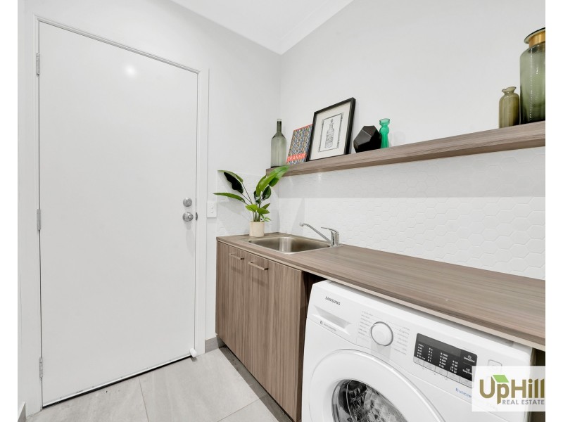 6 Callow Avenue, Clyde North VIC 3978